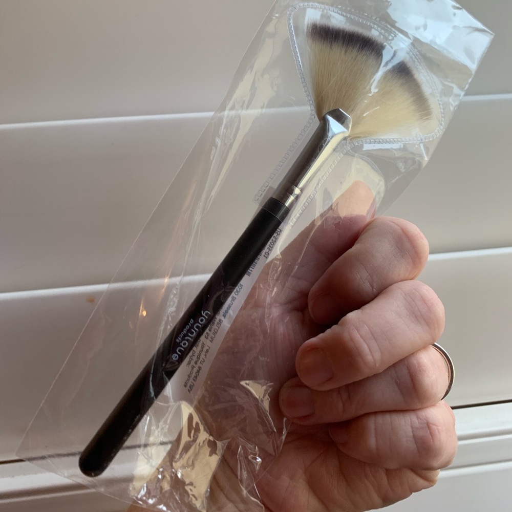 Younique Fan Brush